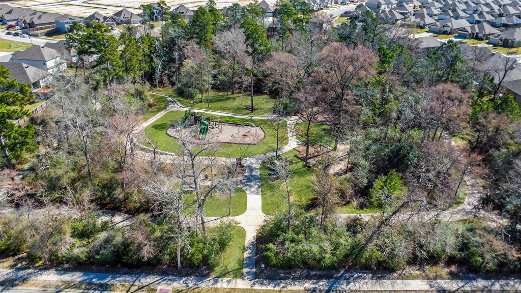 Image 35 of property listing at 151 Doe Run Drive, Huntsville, TX 77320