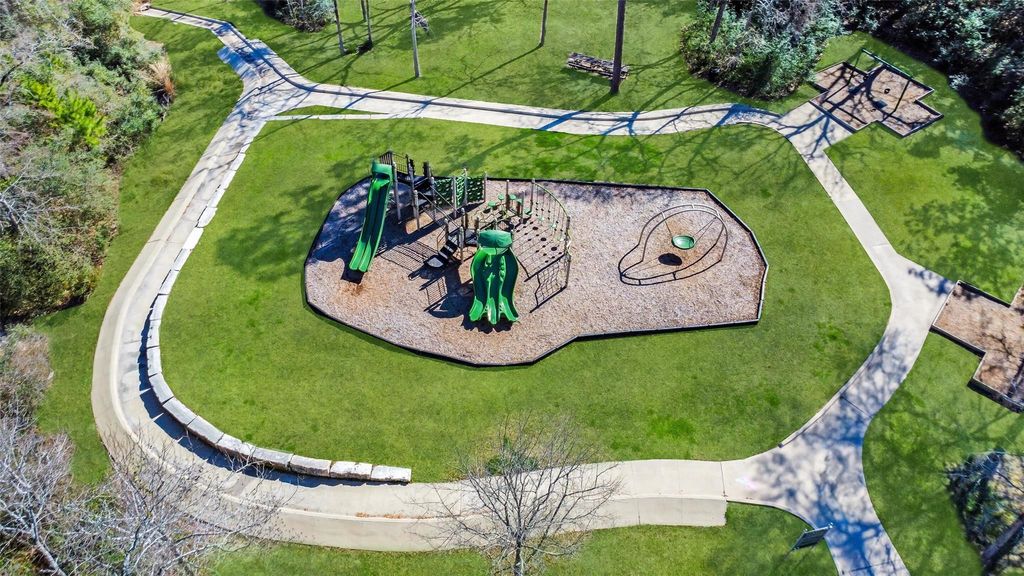 Image 36 of property listing at 151 Doe Run Drive, Huntsville, TX 77320