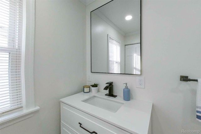 2061 E Boatfield Avenue, Burton, MI 48529