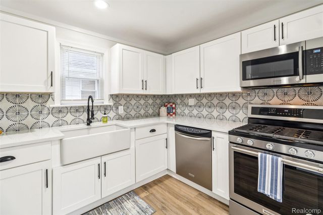 2061 E Boatfield Avenue, Burton, MI 48529