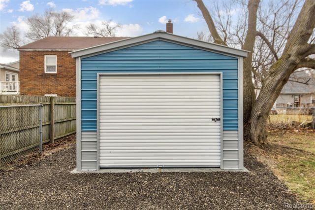 2061 E Boatfield Avenue, Burton, MI 48529