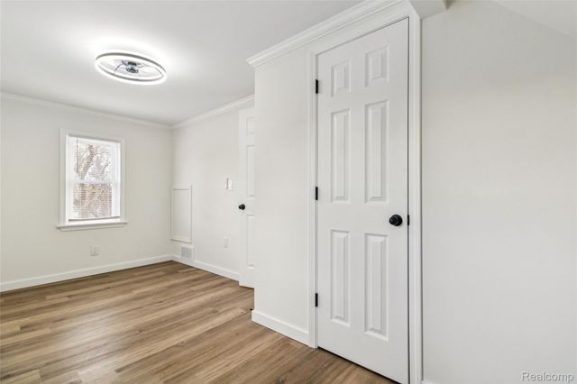 2061 E Boatfield Avenue, Burton, MI 48529