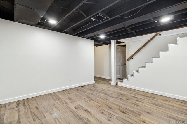 2061 E Boatfield Avenue, Burton, MI 48529