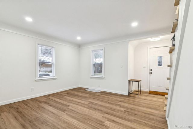 2061 E Boatfield Avenue, Burton, MI 48529