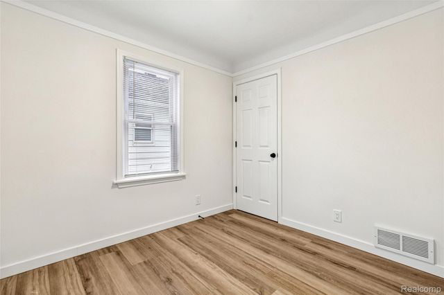 2061 E Boatfield Avenue, Burton, MI 48529