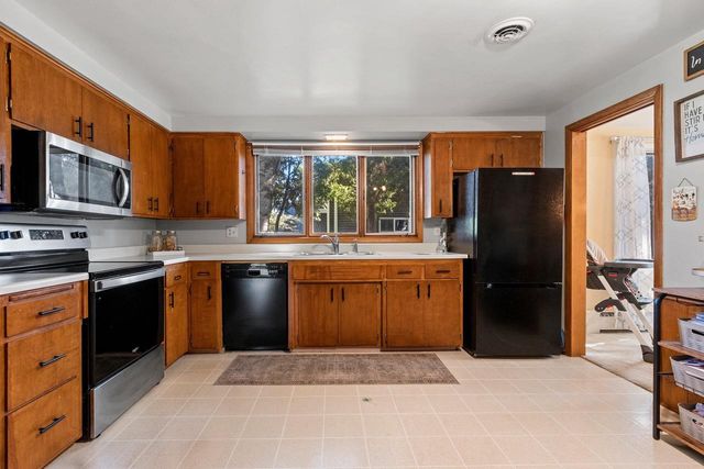 120 IROQUOIS AVENUE, Green Bay, WI 54301