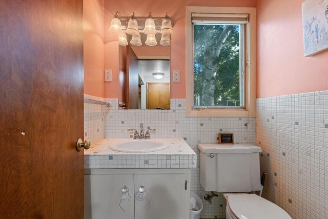 120 IROQUOIS AVENUE, Green Bay, WI 54301