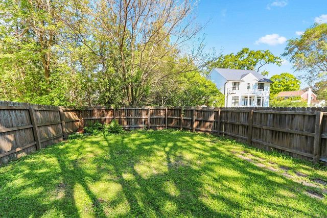 120 IROQUOIS AVENUE, Green Bay, WI 54301