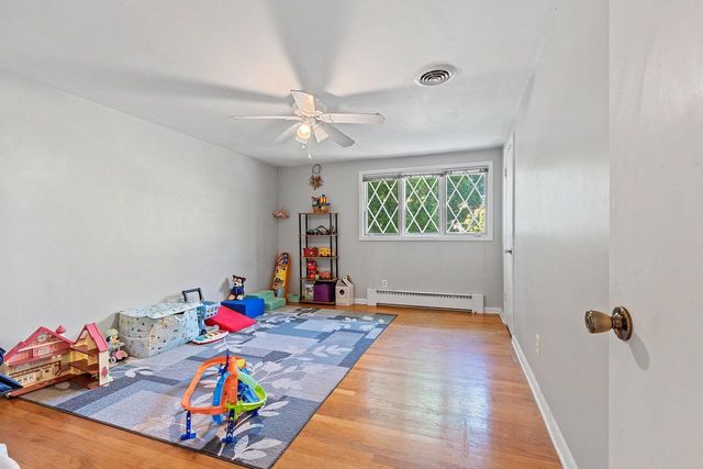 120 IROQUOIS AVENUE, Green Bay, WI 54301