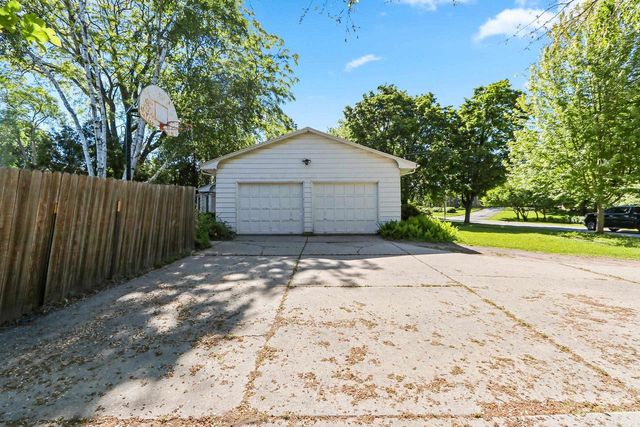 120 IROQUOIS AVENUE, Green Bay, WI 54301