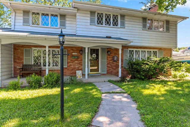 120 IROQUOIS AVENUE, Green Bay, WI 54301