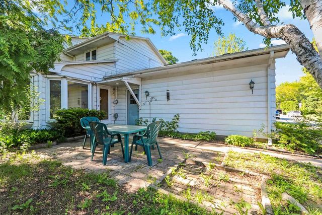 120 IROQUOIS AVENUE, Green Bay, WI 54301