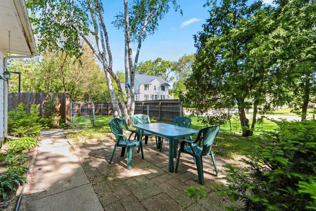 120 IROQUOIS AVENUE, Green Bay, WI 54301