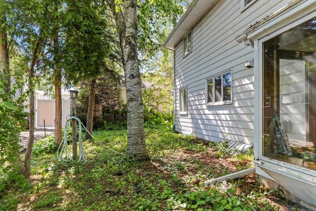 120 IROQUOIS AVENUE, Green Bay, WI 54301