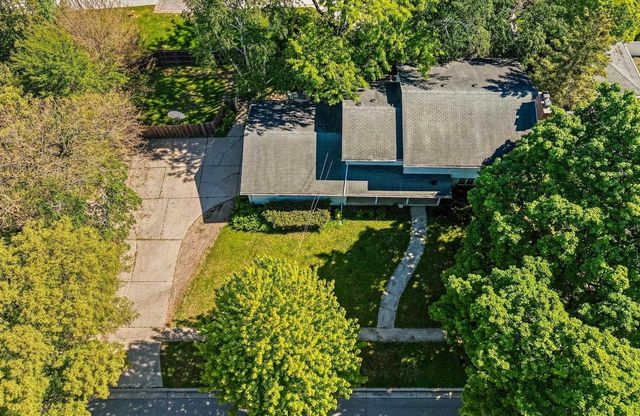 120 IROQUOIS AVENUE, Green Bay, WI 54301