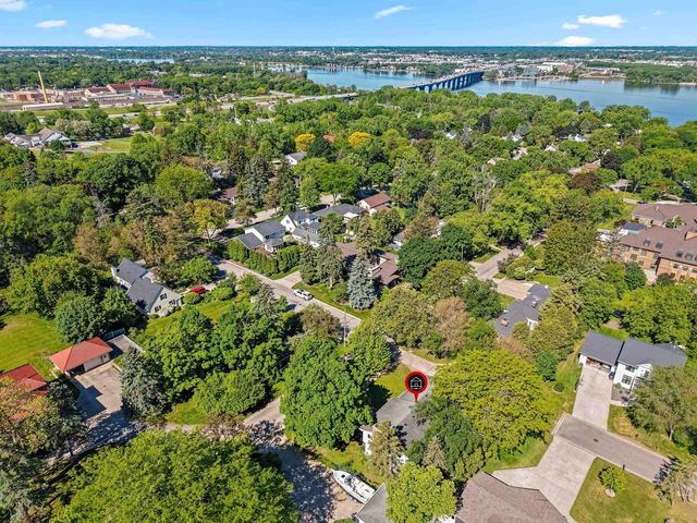 120 IROQUOIS AVENUE, Green Bay, WI 54301