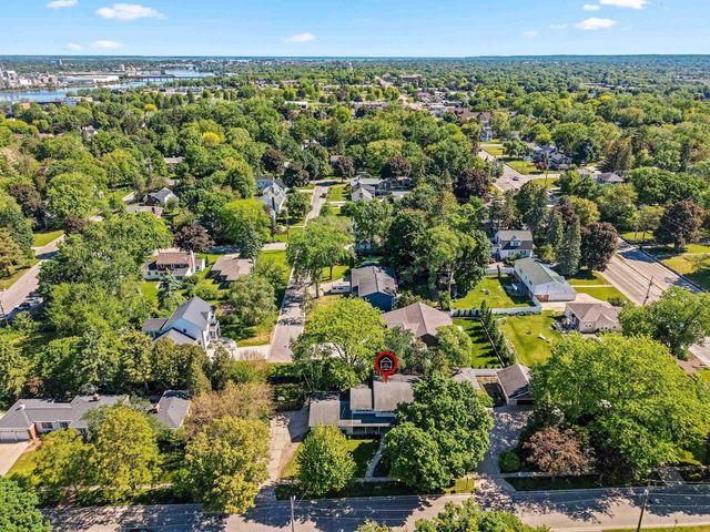 120 IROQUOIS AVENUE, Green Bay, WI 54301