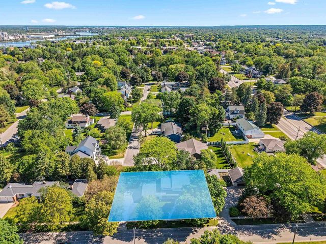 120 IROQUOIS AVENUE, Green Bay, WI 54301