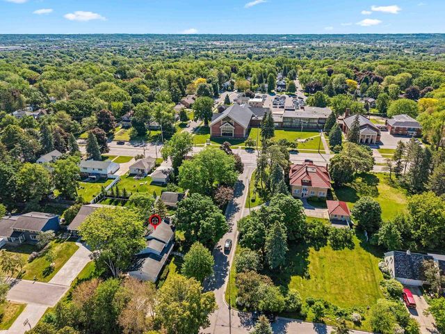 120 IROQUOIS AVENUE, Green Bay, WI 54301