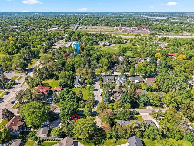 120 IROQUOIS AVENUE, Green Bay, WI 54301