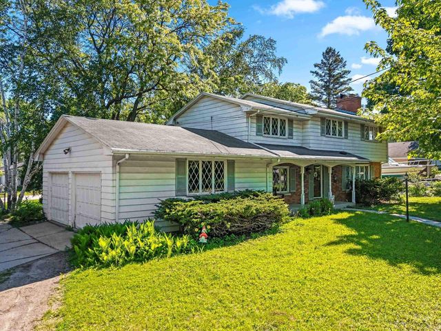 120 IROQUOIS AVENUE, Green Bay, WI 54301