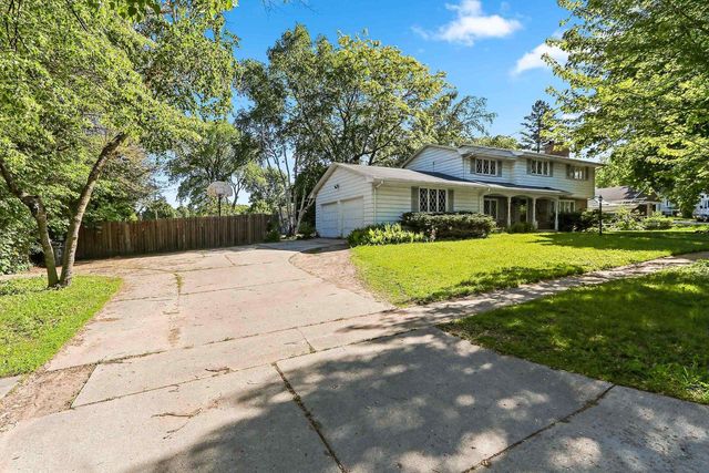 120 IROQUOIS AVENUE, Green Bay, WI 54301