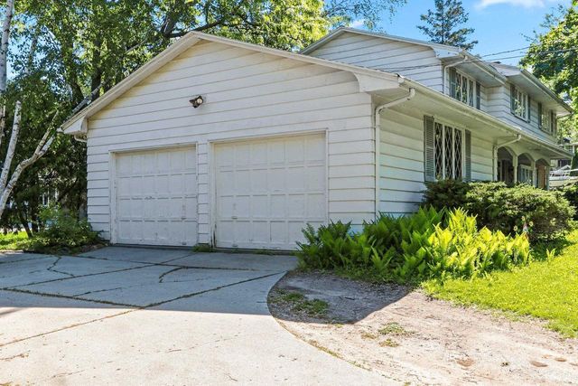 120 IROQUOIS AVENUE, Green Bay, WI 54301