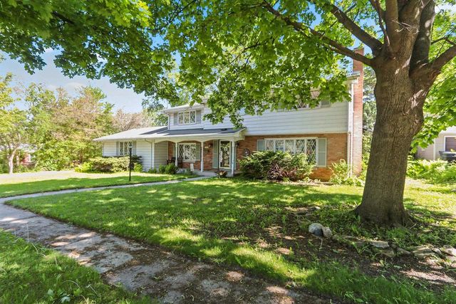 120 IROQUOIS AVENUE, Green Bay, WI 54301