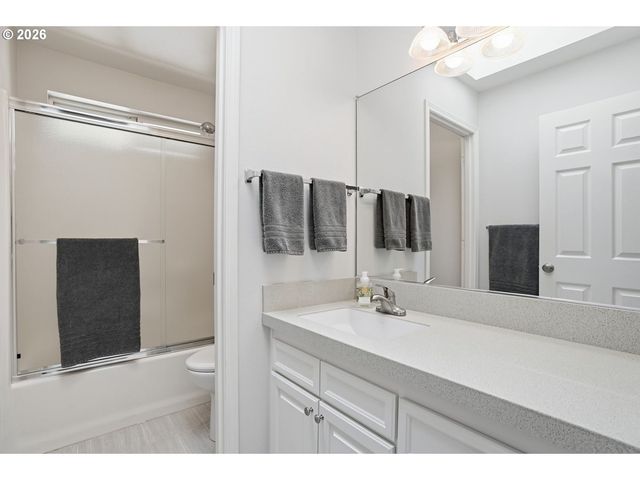 10140 Sw SHEARWATER Loop, Beaverton, OR 97007