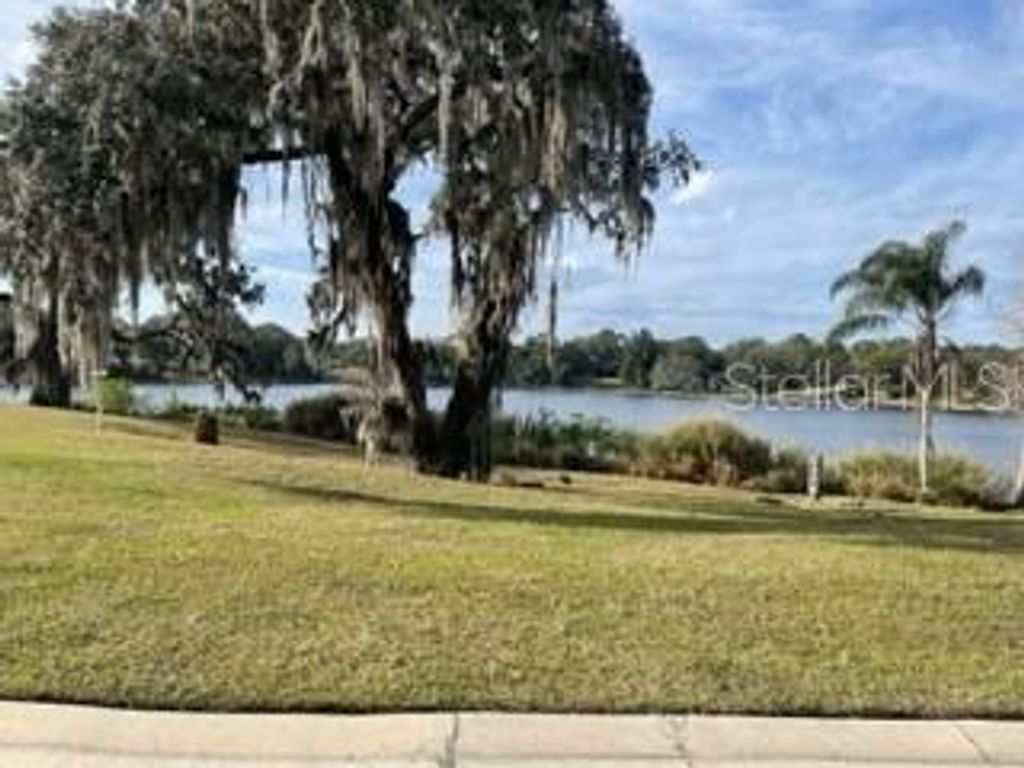 519 W BLUE WATER EDGE DRIVE, Eustis, FL 32736