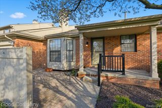 7284 Westchester 7, West Bloomfield Charter Township, MI 48322