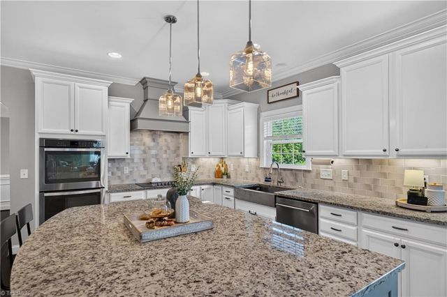 1110 Old Stone Lane, Kernersville, NC 27284
