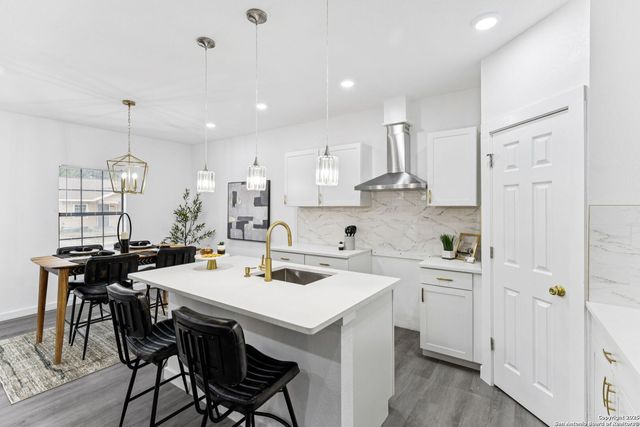 1722 W Ridgewood Ct, San Antonio, TX 78201