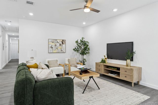 1722 W Ridgewood Ct, San Antonio, TX 78201