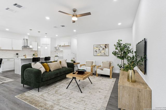 1722 W Ridgewood Ct, San Antonio, TX 78201