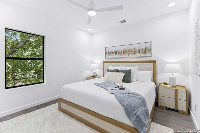 1722 W Ridgewood Ct, San Antonio, TX 78201