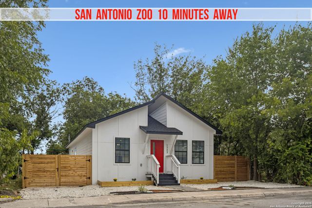 1722 W Ridgewood Ct, San Antonio, TX 78201