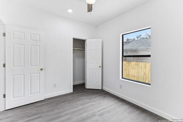 1722 W Ridgewood Ct, San Antonio, TX 78201