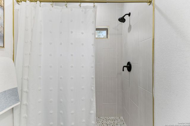 1722 W Ridgewood Ct, San Antonio, TX 78201