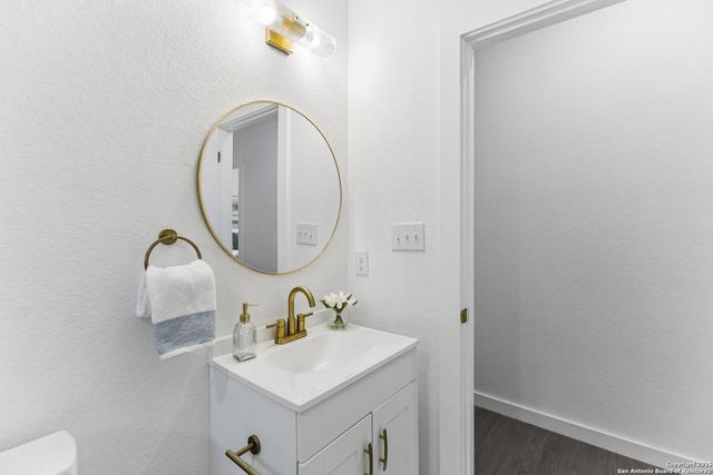 1722 W Ridgewood Ct, San Antonio, TX 78201