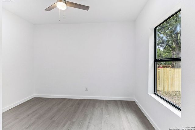 1722 W Ridgewood Ct, San Antonio, TX 78201