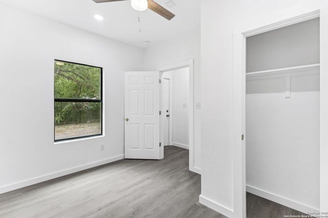 1722 W Ridgewood Ct, San Antonio, TX 78201