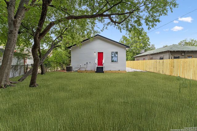 1722 W Ridgewood Ct, San Antonio, TX 78201