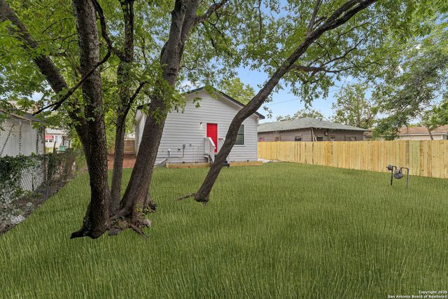 1722 W Ridgewood Ct, San Antonio, TX 78201