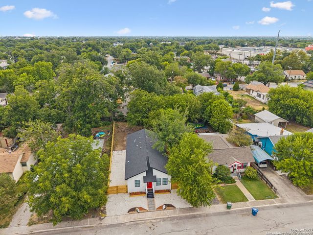 1722 W Ridgewood Ct, San Antonio, TX 78201