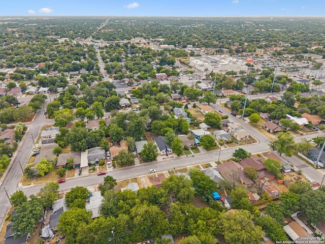 1722 W Ridgewood Ct, San Antonio, TX 78201