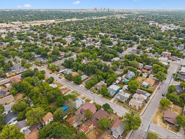 1722 W Ridgewood Ct, San Antonio, TX 78201