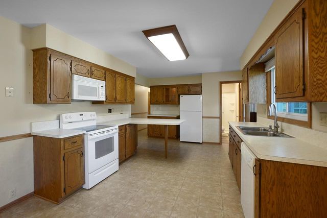 668 Tulip COURT, Oconomowoc, WI 53066