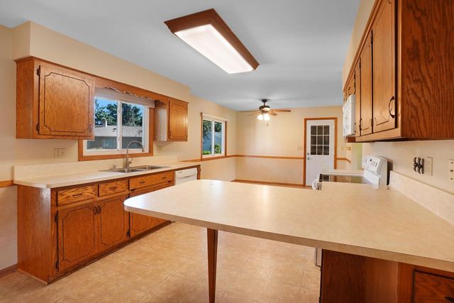 668 Tulip COURT, Oconomowoc, WI 53066