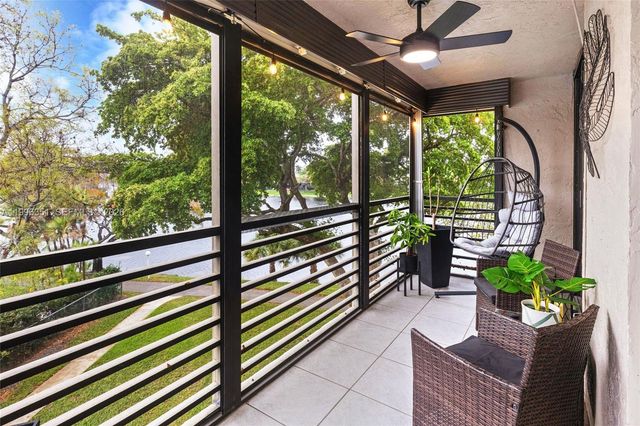 1101 Colony Point Cir 301, Pembroke Pines, FL 33026